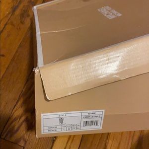 Michael Kors boots for girls size 1/ black.